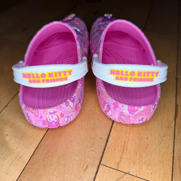 CROCS X HELLO KITTY CLOGS WOMENS SIZE - Picture 2 of 8